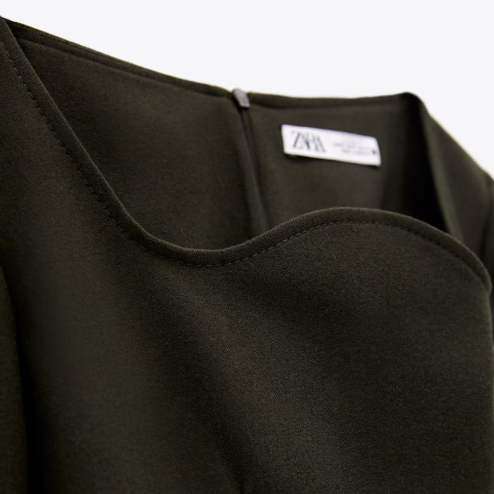 NWT TOPSTITCHED KHAKI SLIT TOP. - Picture 4 of 10